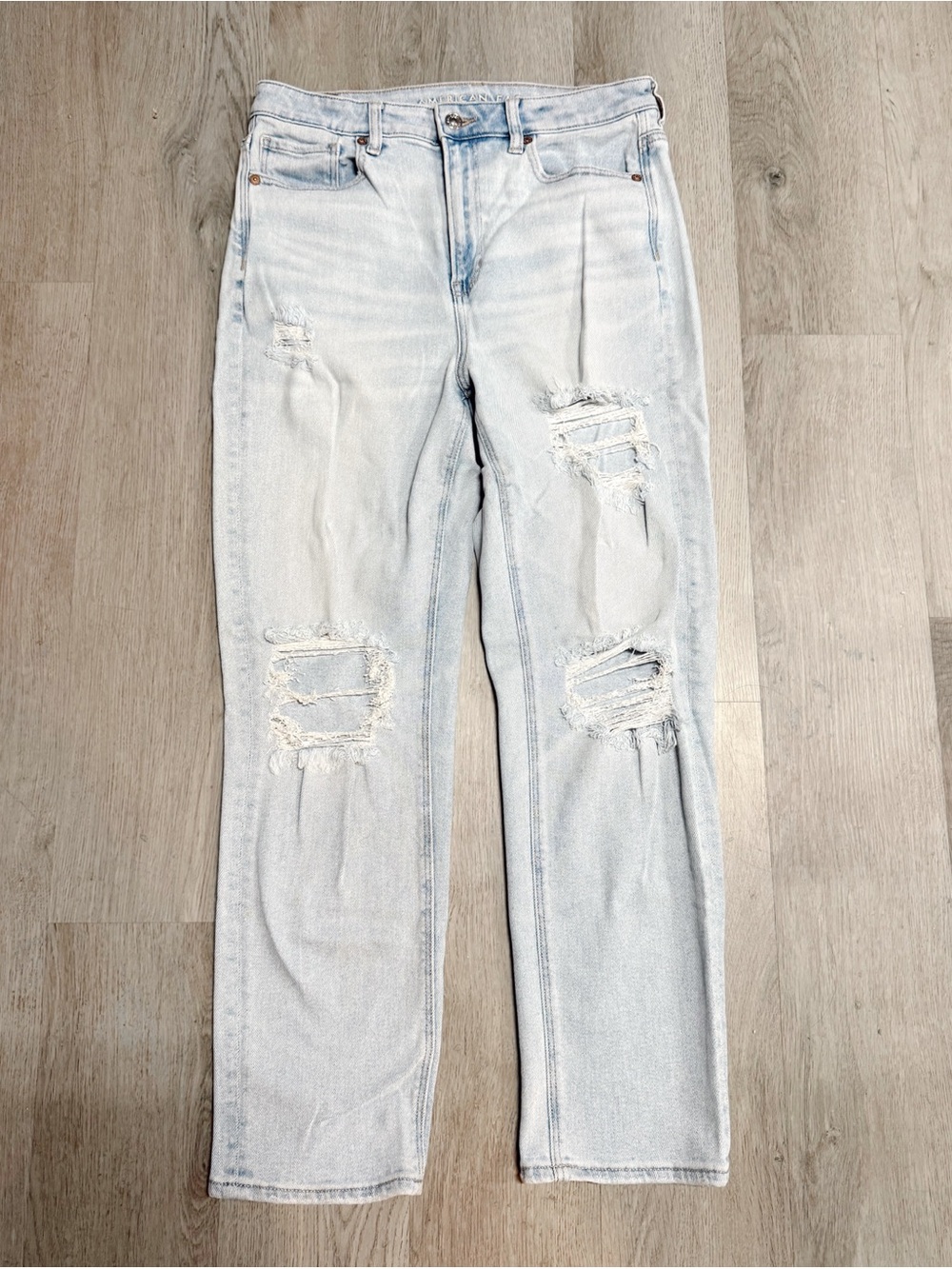 •AMERICAN EAGLE• MOM STRAIGHT JEANS